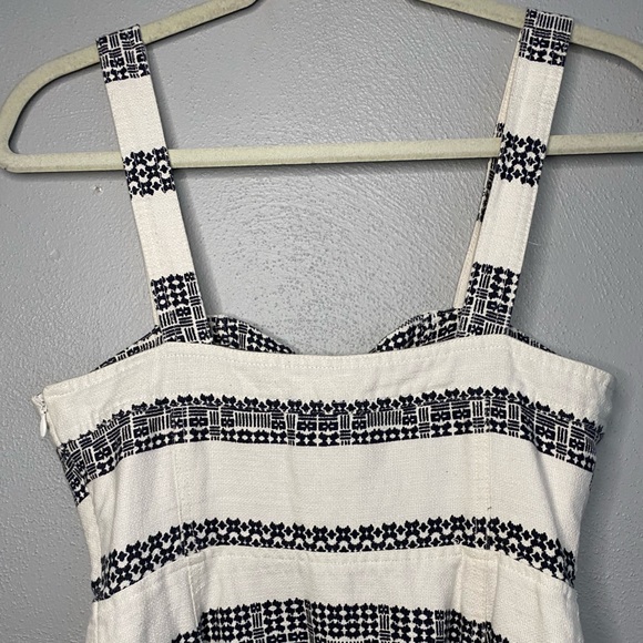 Hailee C Dress Size Small Aztec Print Lace Up Fit & Flare White Black Sleeveless - Picture 7 of 8